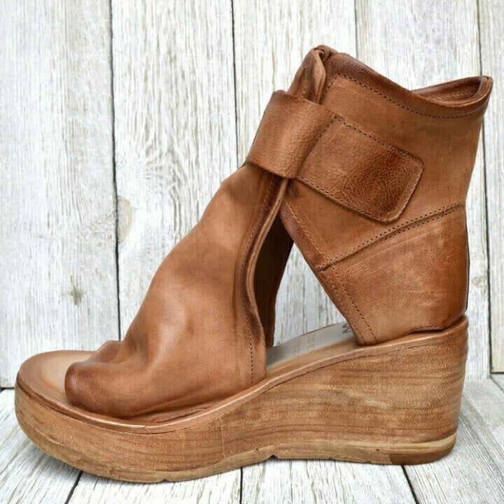 Dawn | Wedge Sandals with Buckle in Boho Style