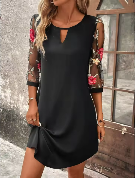 Crystal | Elegant dress with a V-neckline and eye-catching sleeves