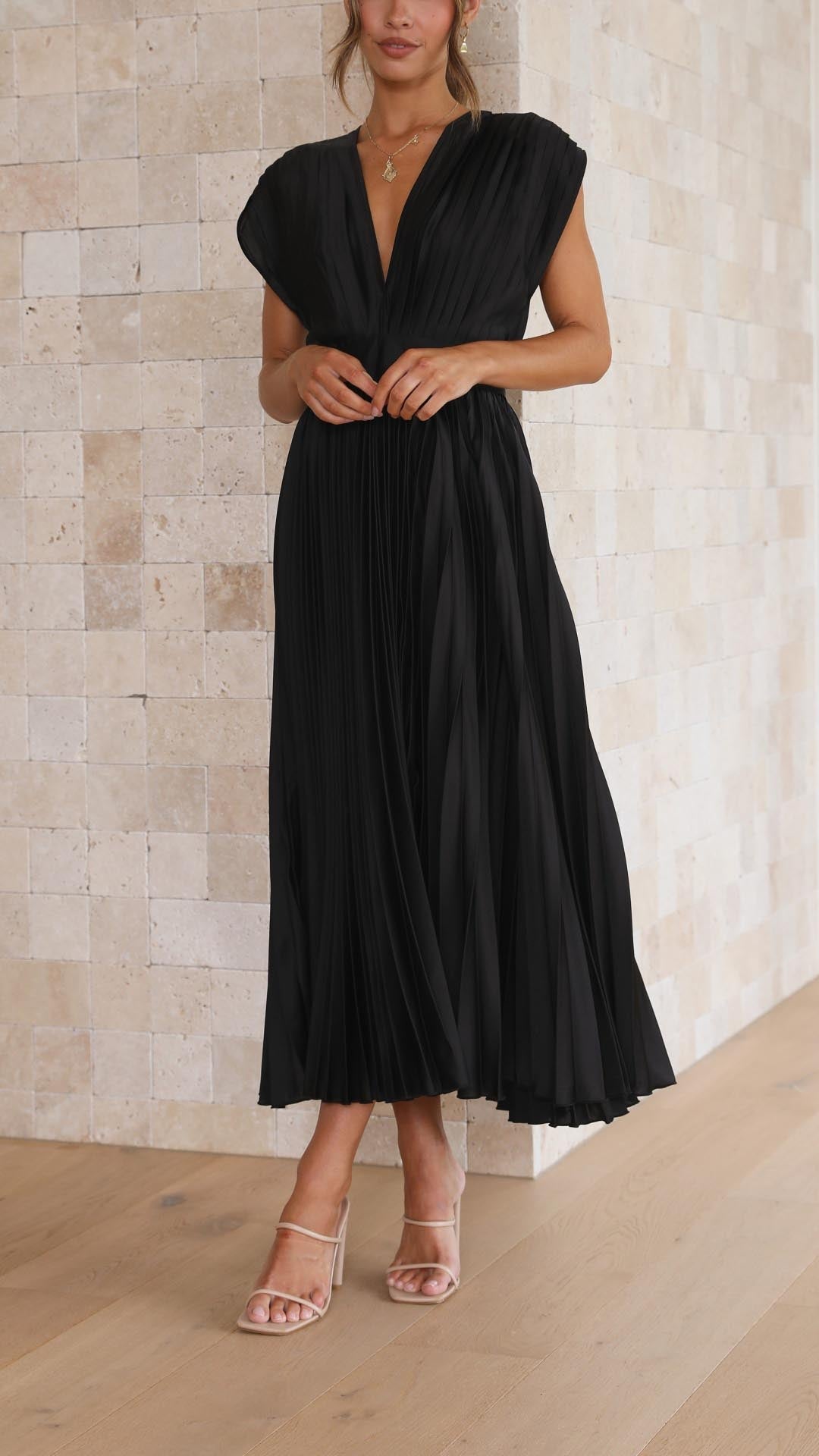 Maria | Elegant Pleated Maxi Dress
