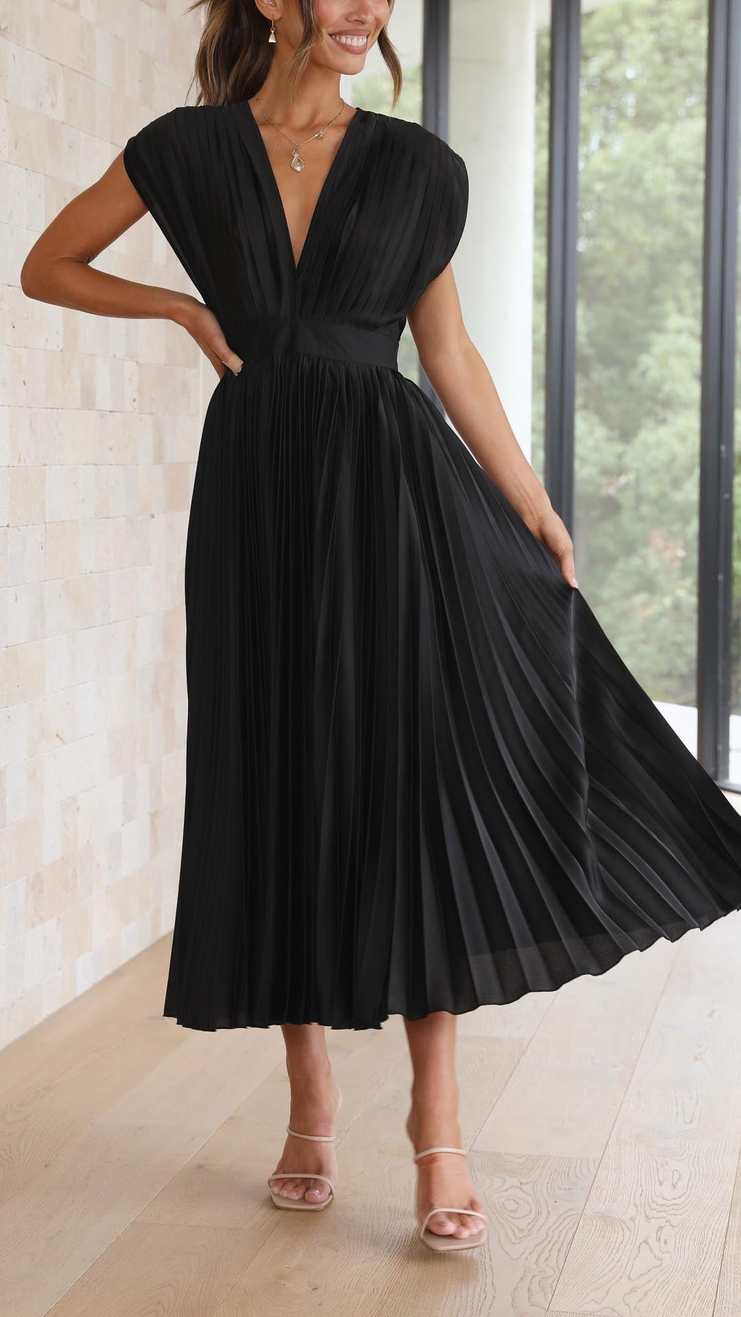 Maria | Elegant Pleated Maxi Dress