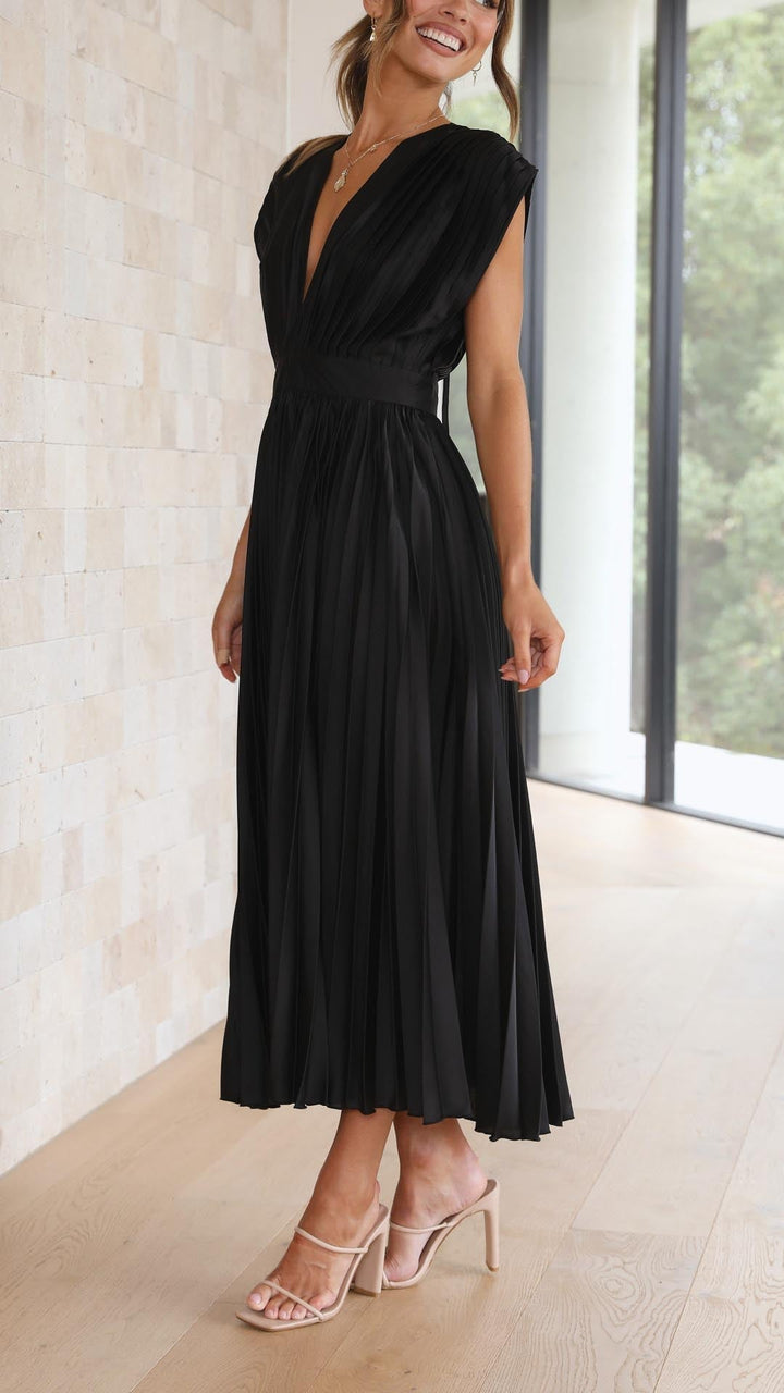 Maria | Elegant Pleated Maxi Dress
