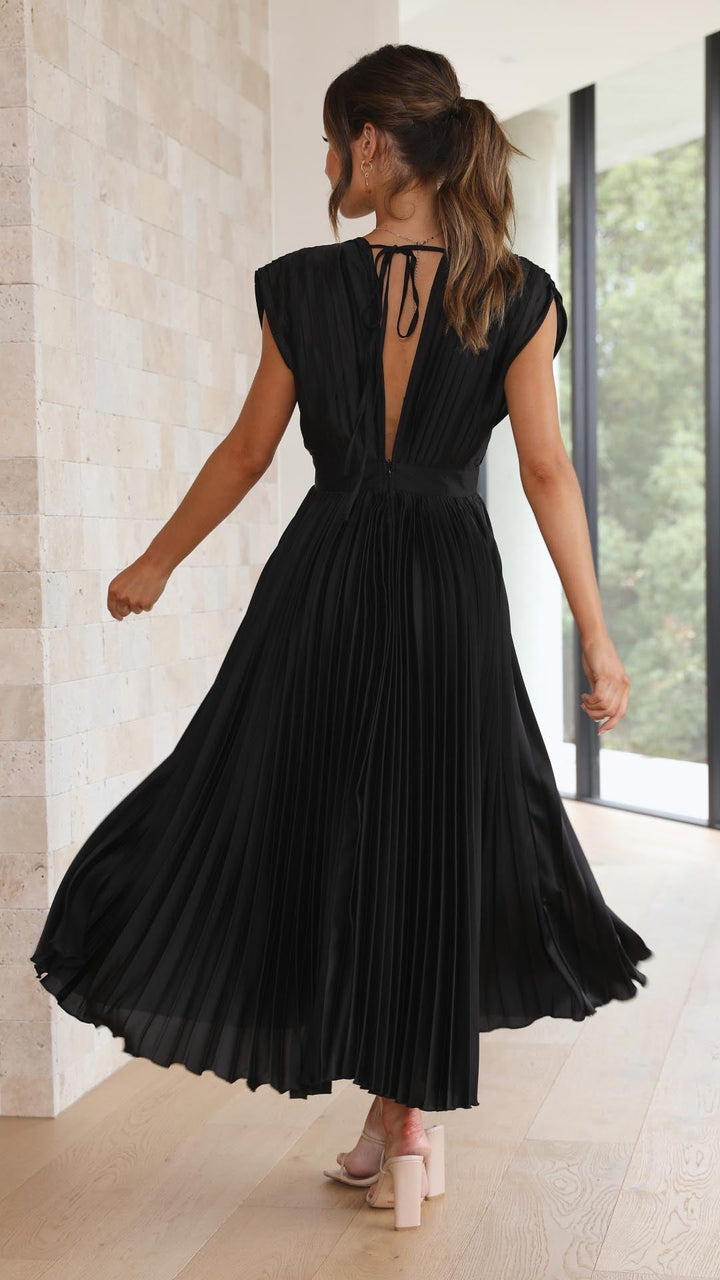 Maria | Elegant Pleated Maxi Dress